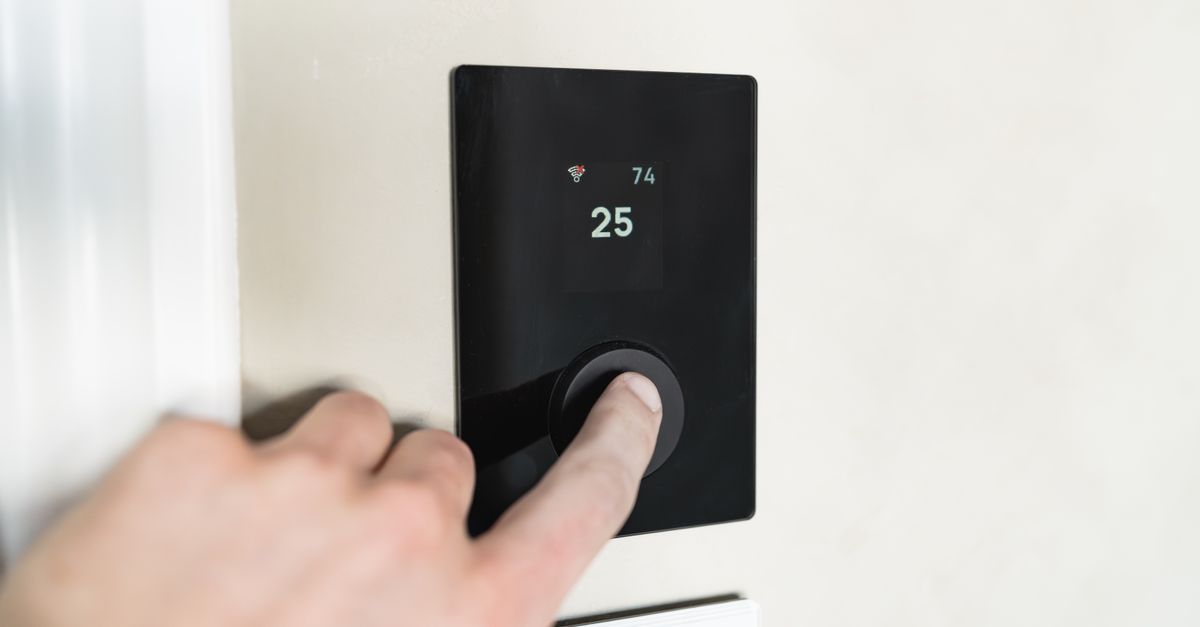 Thermostat mural affichant la température de consigne du logement